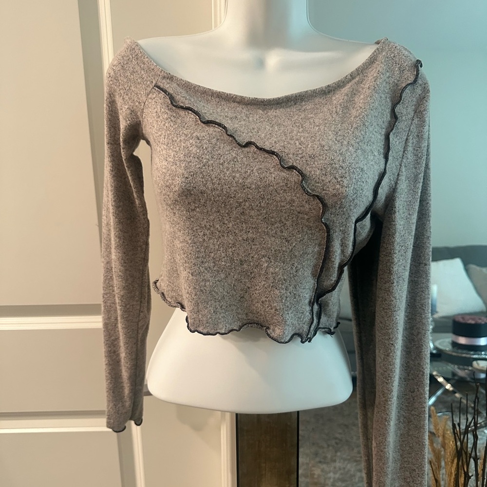 Long sleeve cropped shirt, new with tags